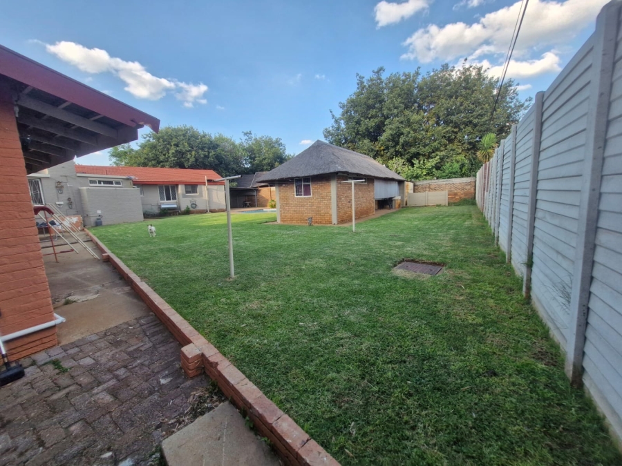 To Let 3 Bedroom Property for Rent in Flamwood North West